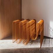 AYTM magasinholder Curva, ravfarvet, metal, 41 cm lang