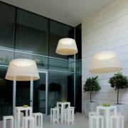 Vibia udendørs LED-hængelampe WIND, beige, 64 x 120 cm, 927