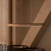 LED-hængelampe Akeno, træ, metal, dæmpbar, 3.000 K