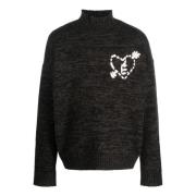 Sort sweater med hjertemotiv