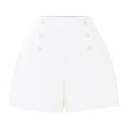 Moderne Shorts med Dekorative Knapper