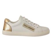 Elegant hvide ldersneakers med gyldne accenter