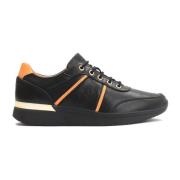 Sorte Sneakers med Orange Accenter