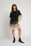 MUNTHE Sagos Lace Dress Kvinde Black Midi Kjoler Str 40 - hos Magasin