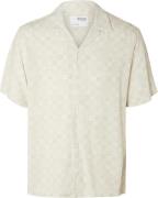 Selected Homme Slhrelaxvero Shirt SS AOP Mand Sort Kortærmede Skjorter...