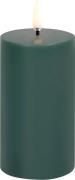 Uyuni LED Pillar Candle, Pine Green. Smooth, 5,8x10,1 cm Pine Green - ...